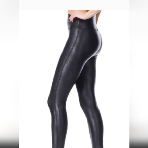 Spanx NWOT  faux ‘leather’  shiny stretch leggings, XL fit M/L - Picture 8 of 15